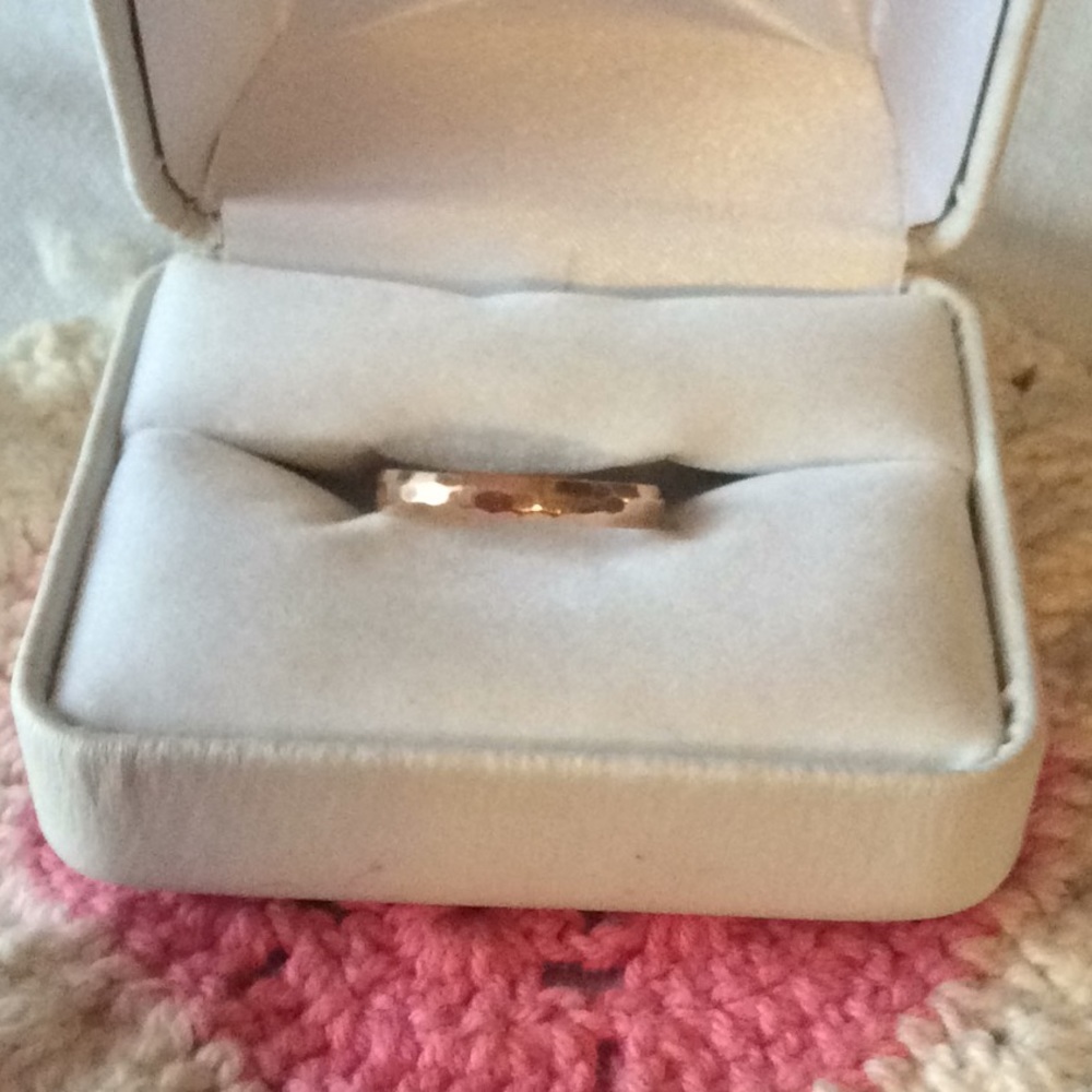 10K Rose gold band ring.